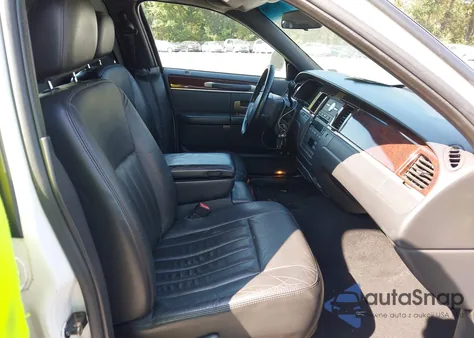 2006 Lincoln Town Car Executive from USA, damaged, VIN 1LJFM88W36Y608043